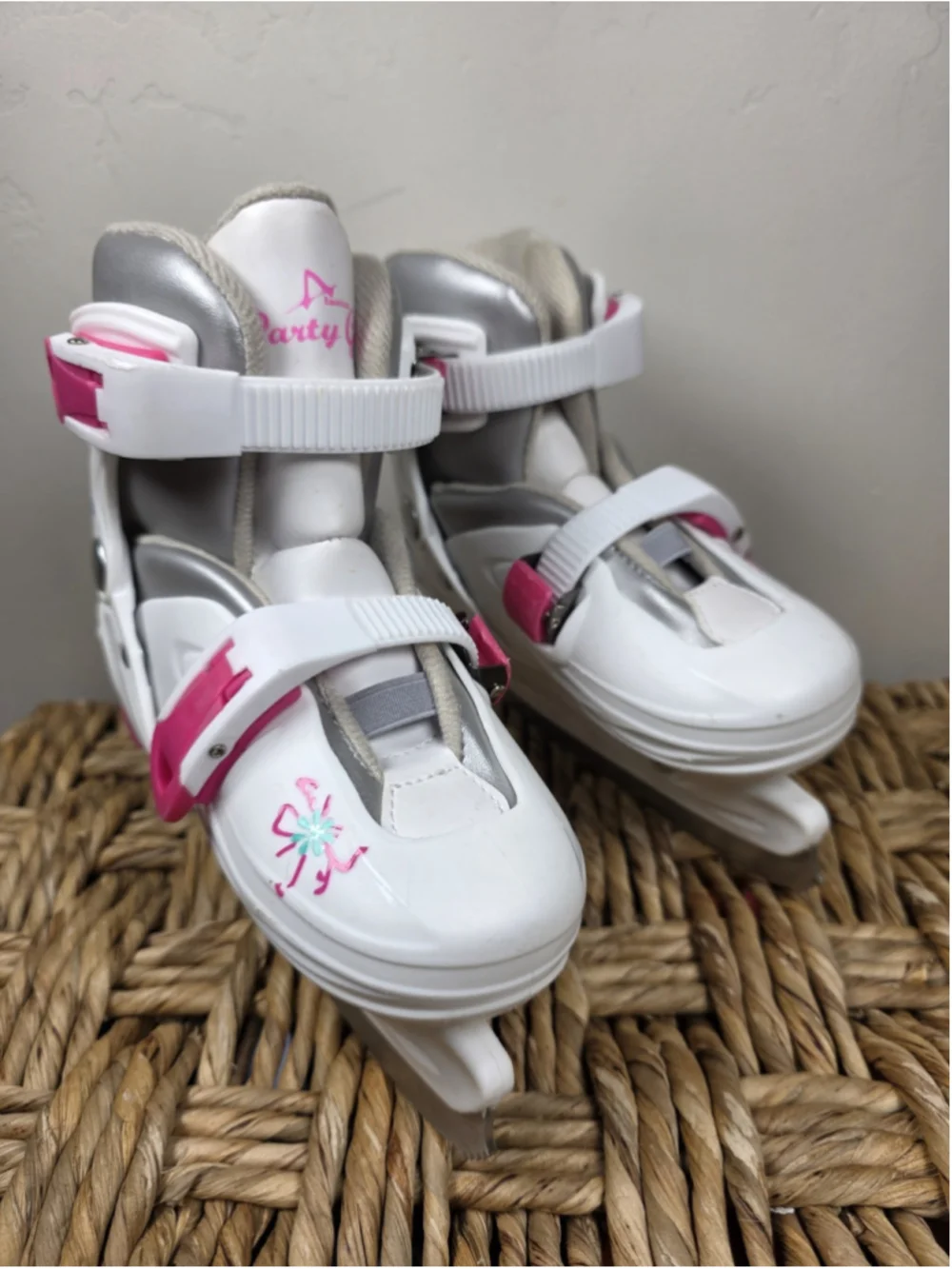American Athletic Party Girl Ice Skates Girls Adjustable 10Y-13Y Pink White